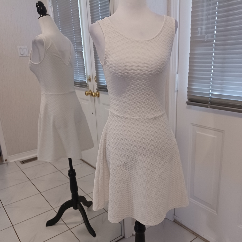 4/$40 White Textured Dress - Size 4 (Fits Size XS)